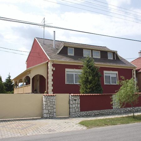 Erdos Apartments Мошонмадьяровар Экстерьер фото